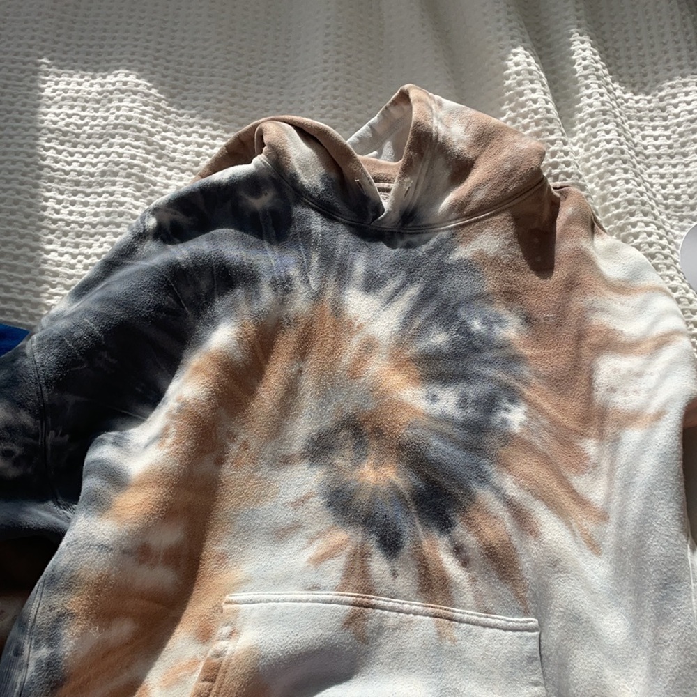 Aritzia TNA tie dye hoodie boyfriend size 2